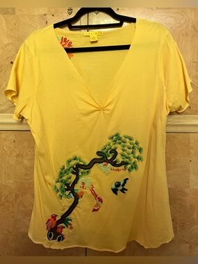 Roxie B Tee Shirt Asian Embroidered Size XL Vibrant Yellow